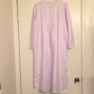 4/25 Miss Elaine Nightgown/Pajamas Small